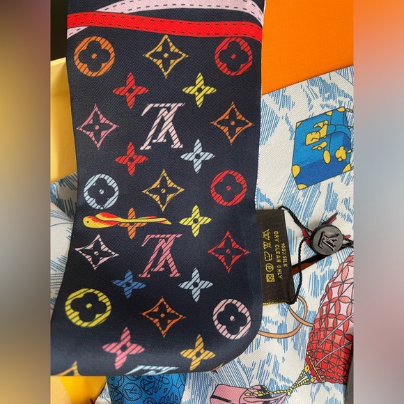 LV Up And Away Bandeau - Picture 3 of 9